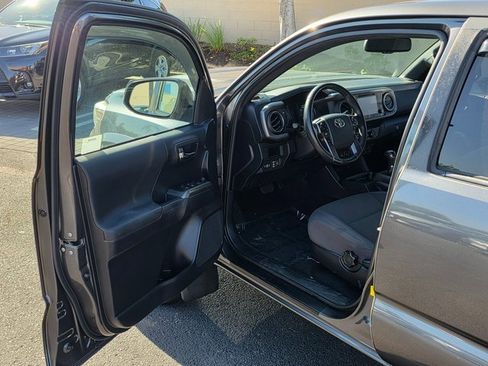 Used 2019 Toyota Tacoma TRD Sport image 40