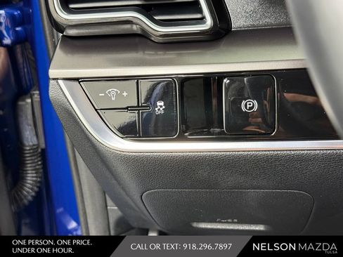 Used 2024 Kia Sportage EX FWD image 28