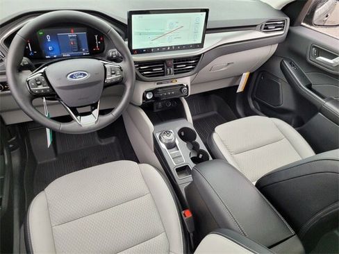 New 2025 Ford Escape SE w/ Class II Trailer Tow Package FWD image 8