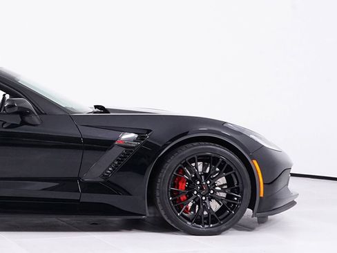 Used 2018 Chevrolet Corvette Z06 w/ Battery Protection Package image 15