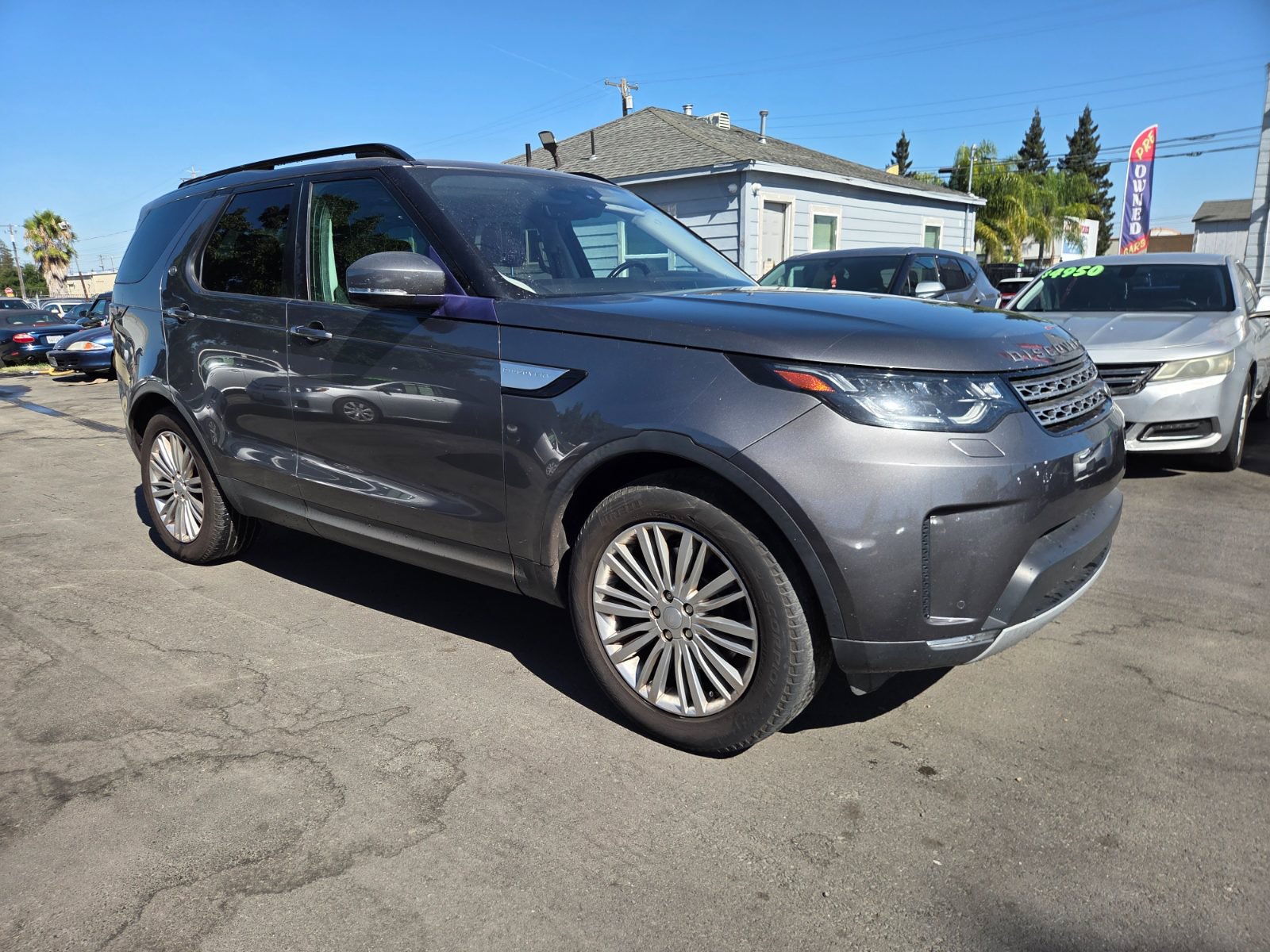 Used 2017 Land Rover Discovery HSE AWD/4WD image 4