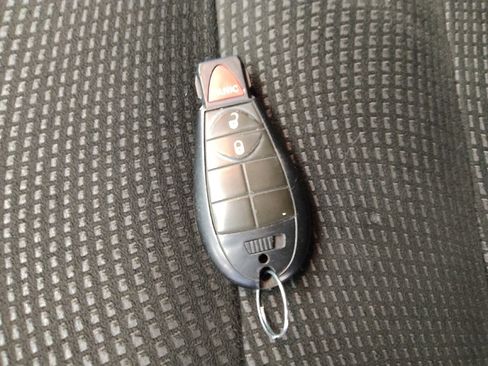 Used 2020 Dodge Grand Caravan SE w/ UConnect Hands-Free Group image 32