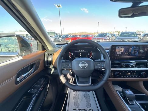 New 2026 Nissan Pathfinder Platinum image 14