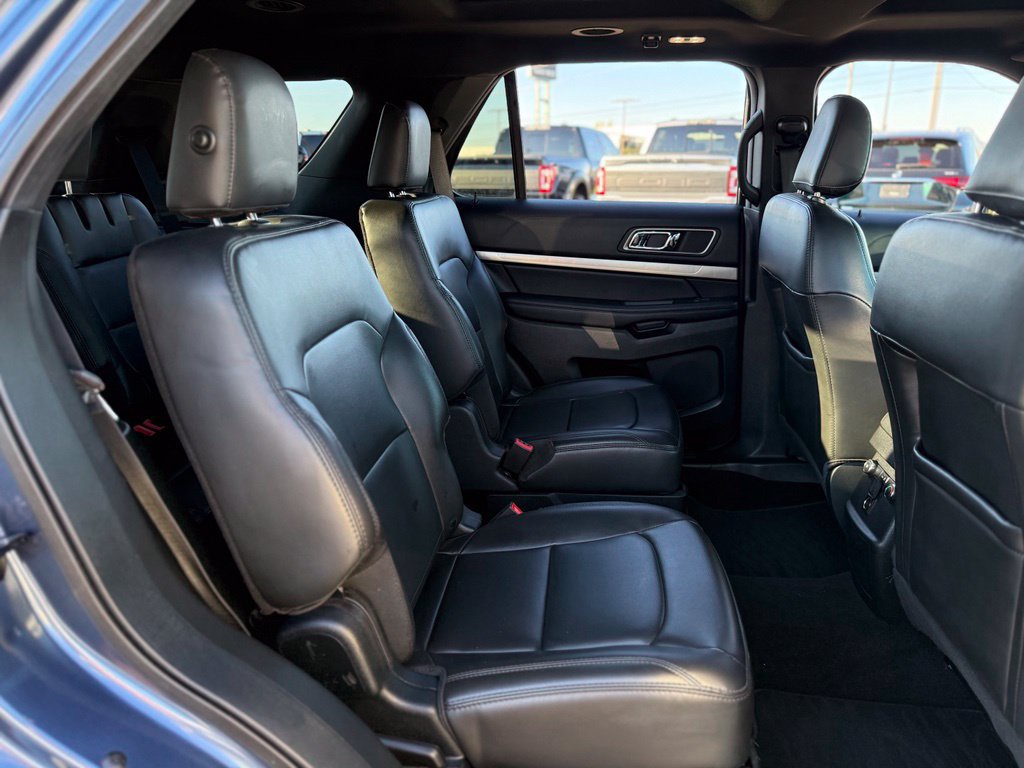 Used 2019 Ford Explorer XLT w/ Equipment Group 202A AWD/4WD image 18