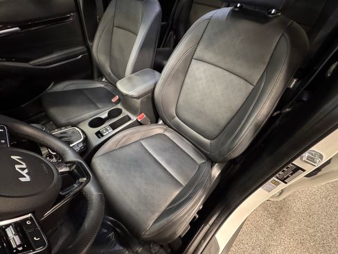 Certified 2023 Kia Seltos SX w/ SX Sunroof Package image 19