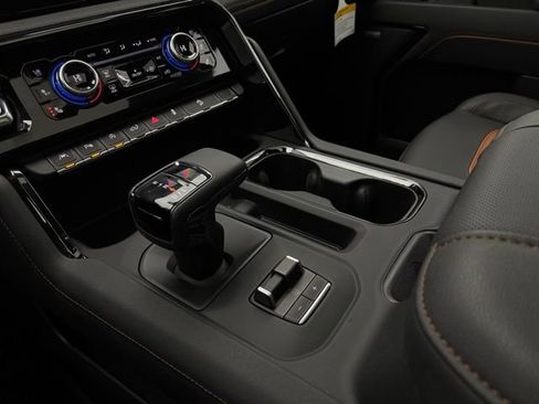 New 2025 GMC Sierra 1500 AT4 w/ AT4 Premium Package image 32