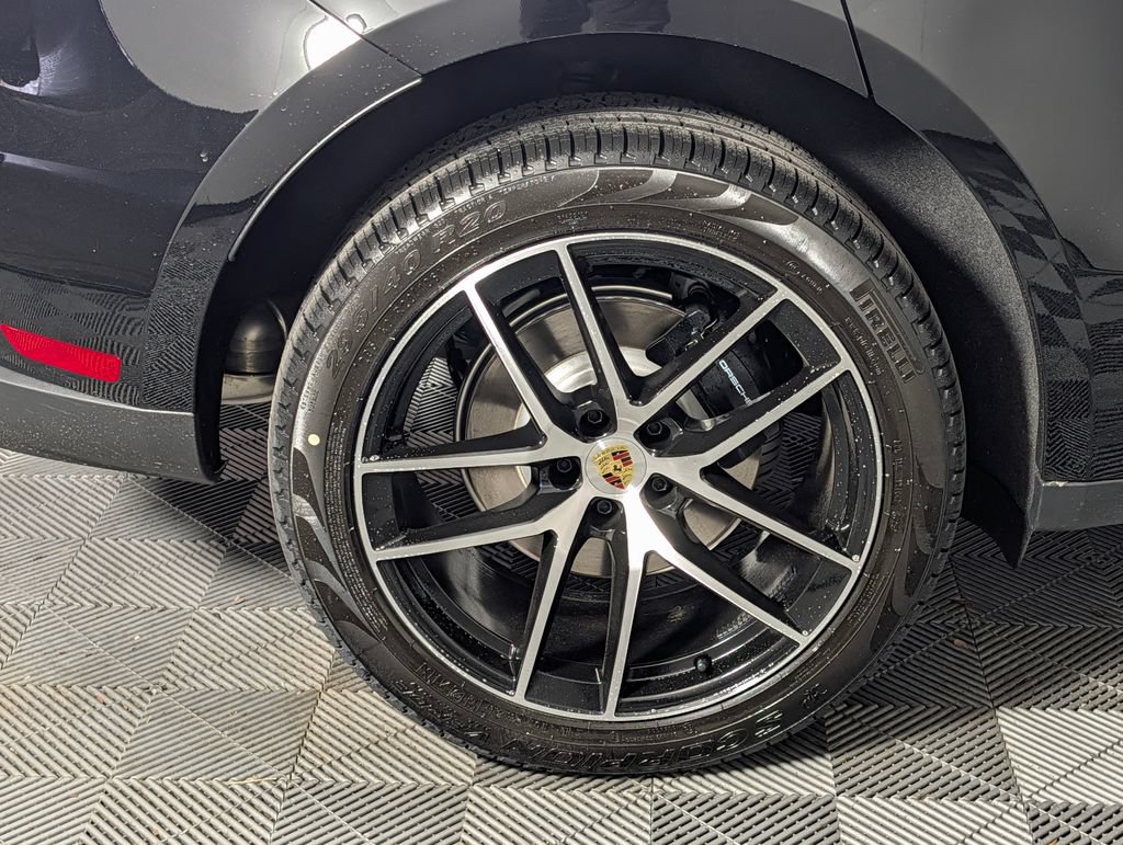 Certified 2026 Porsche Macan AWD/4WD image 13
