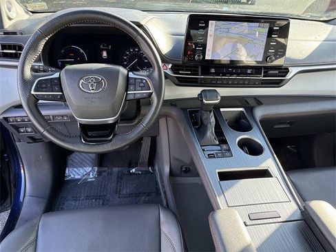 Used 2022 Toyota Sienna XSE image 18