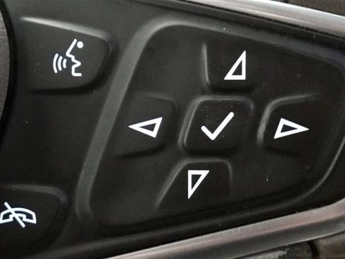 Used 2018 Chevrolet Malibu LT image 23