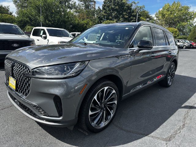 Certified 2025 Lincoln Aviator Reserve w/ Illumination Package AWD/4WD image 9