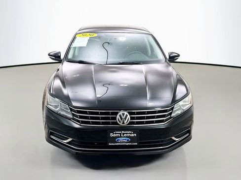 Used 2017 Volkswagen Passat 1.8T S FWD image 2
