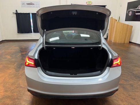 Used 2020 Chevrolet Malibu LT image 14