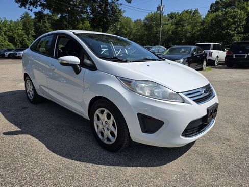 Used 2013 Ford Fiesta SE w/ Super Fuel Economy Pkg FWD image 12