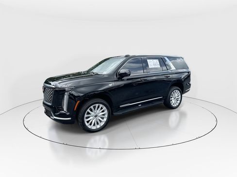 Used 2025 Cadillac Escalade Luxury w/ LPO, Floor Liner Package AWD/4WD image 4