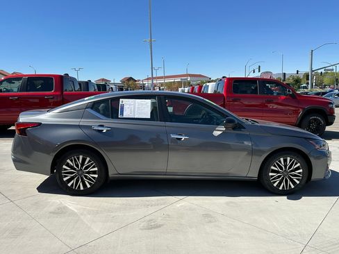 Used 2024 Nissan Altima 2.5 SV FWD image 9