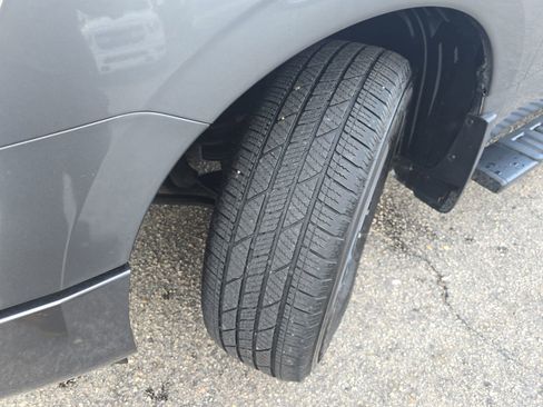 Used 2021 Nissan Titan SV w/ SV Convenience Package image 34