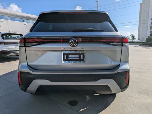 Certified 2025 Volkswagen Tiguan SE FWD image 5