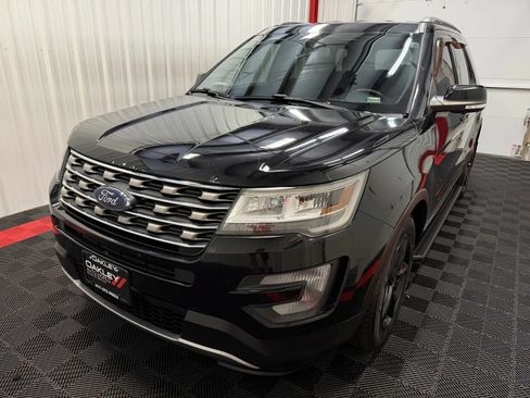 Used 2017 Ford Explorer XLT AWD/4WD image 10