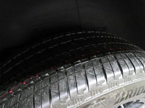 Used 2025 Chevrolet Suburban Premier image 38