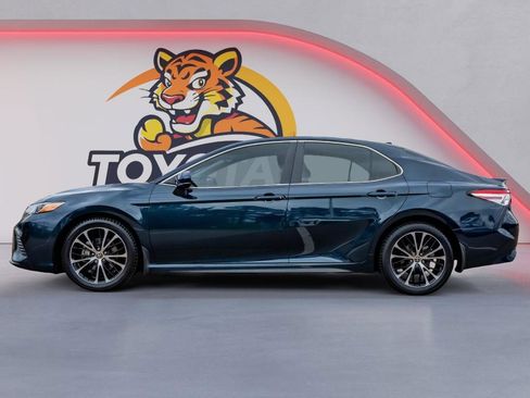 Used 2020 Toyota Camry SE image 8