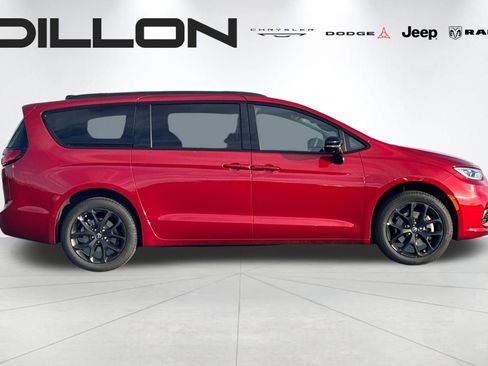 New 2026 Chrysler Pacifica Limited w/ S Appearance Package AWD/4WD image 2