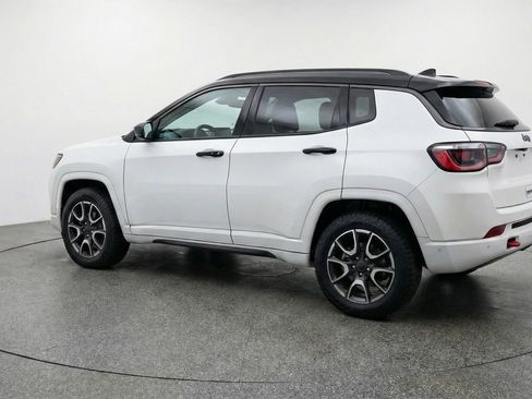 Used 2025 Jeep Compass Trailhawk image 6