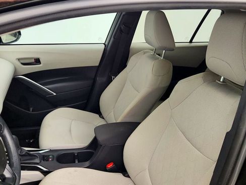 Used 2025 Toyota Corolla Cross L FWD image 17