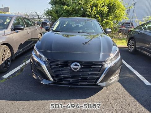 Used 2025 Nissan Altima 2.5 SV FWD image 2