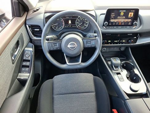 Certified 2022 Nissan Rogue SV image 2