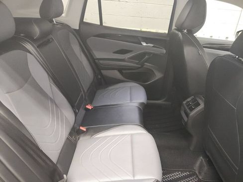 Used 2025 Volkswagen Tiguan SE AWD/4WD image 11