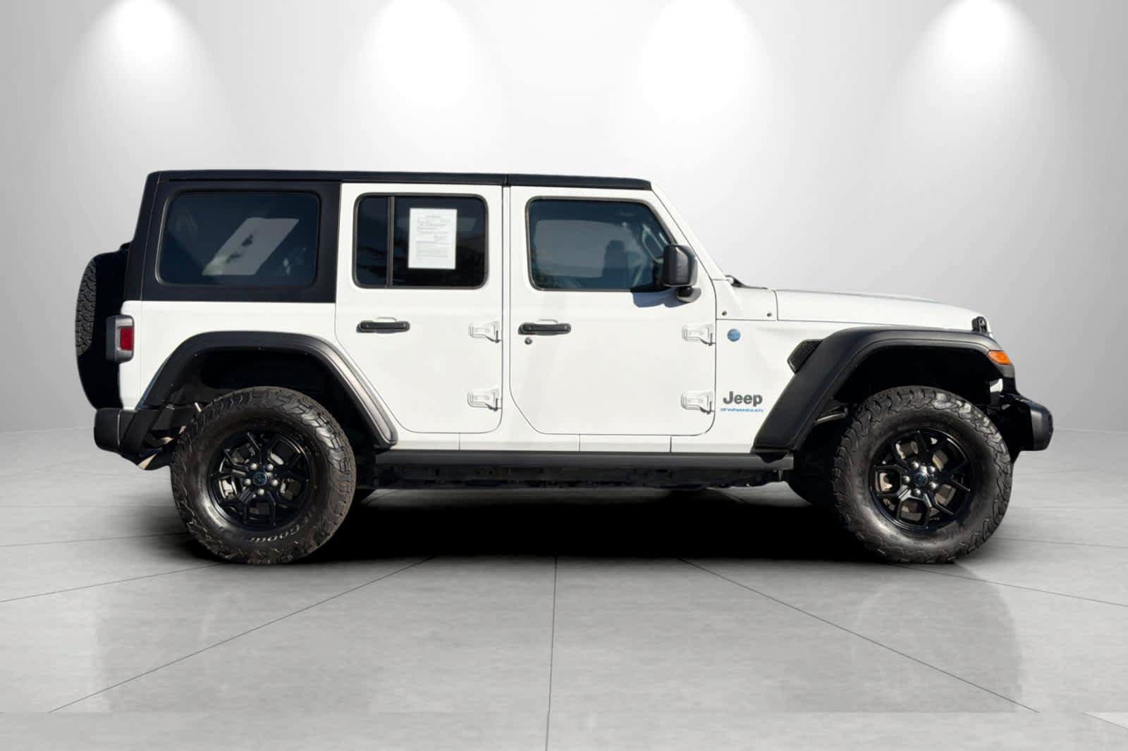 Used 2024 Jeep Wrangler Unlimited AWD/4WD image 8