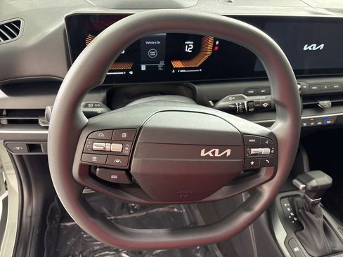 New 2026 Kia K4 FWD image 21