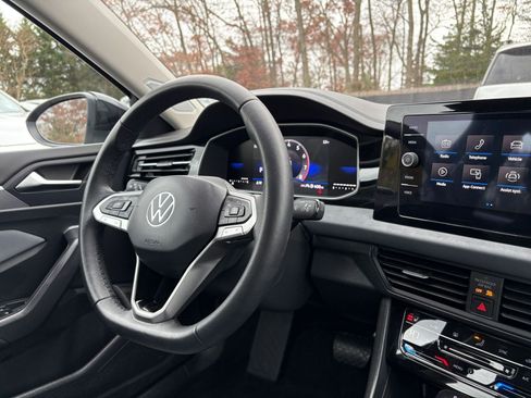 Used 2025 Volkswagen Jetta SE image 34