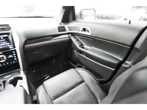 Used 2014 Ford Explorer Limited w/ Equipment Group 301A FWD image 9