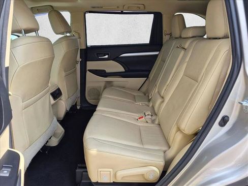 Used 2015 Toyota Highlander XLE AWD/4WD image 19