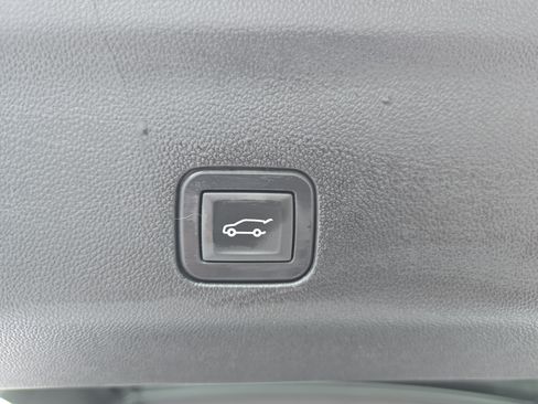 Used 2024 Chevrolet Tahoe Premier AWD/4WD image 14