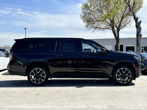 Used 2024 Chevrolet Suburban RST RWD image 3