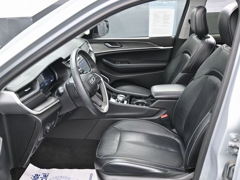 Used 2021 Jeep Grand Cherokee L Limited image 16