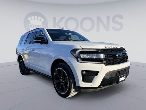 Used 2023 Ford Expedition Limited image 10