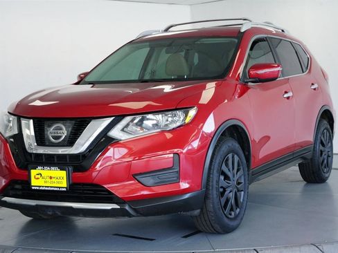 Used 2017 Nissan Rogue S w/ Appearance Package image 4
