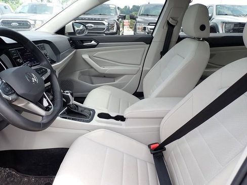 Used 2024 Volkswagen Jetta SE w/ Panoramic Sunroof Package FWD image 11