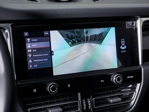 Certified 2025 Porsche Macan image 23