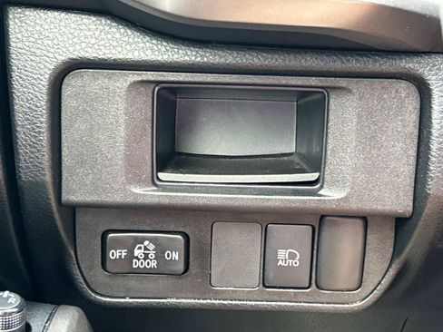 Used 2019 Toyota Tacoma SR5 RWD image 19