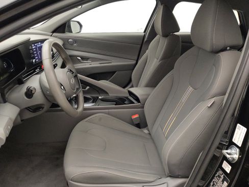 Used 2025 Hyundai Elantra Sport FWD image 17