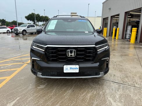 Certified 2025 Honda Pilot Elite image 3