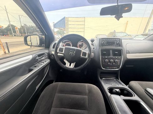 Used 2016 Dodge Grand Caravan SXT w/ UConnect Hands-Free Group FWD image 19
