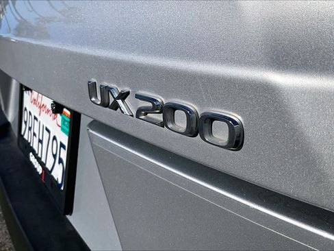Used 2019 Lexus UX 200 w/ Premium Package FWD image 8