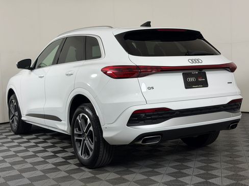 Used 2025 Audi Q5 Premium w/ Convenience Package AWD/4WD image 3