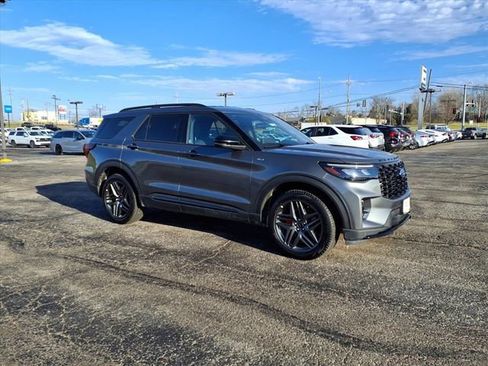 Used 2025 Ford Explorer ST-Line w/ ST-Line Street Pack image 8