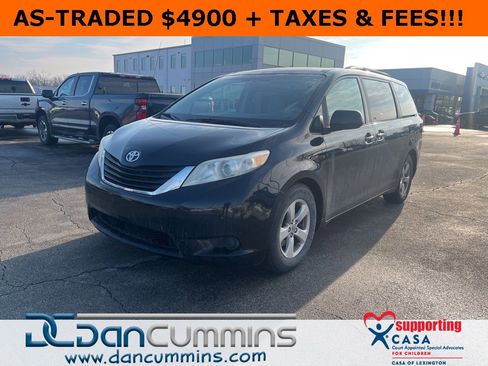 Used 2011 Toyota Sienna LE image 1